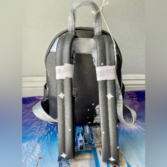 🆕 LOUNGEFLY 2024 Mandalorian Grogu Mini Backpack Glow in The Dark - Picture 6 of 10